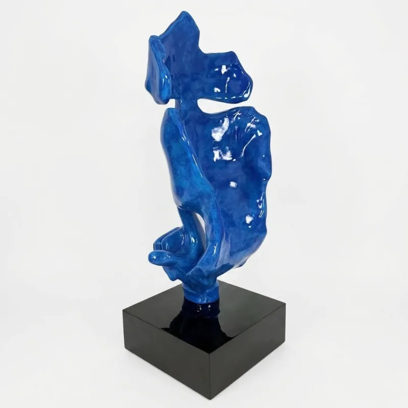 Blaue Gesichtsskulptur, Ansicht von hinten