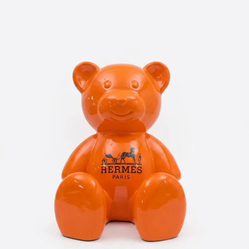 Sitzende Teddybär-Skulptur in Orange Hochglanz mit Print, Vorderansicht
